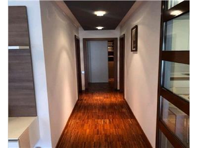 Penthouse 3 camere de lux, 140 mp cu 2 locuri de parcare, panorama deosebita