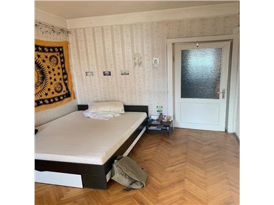 Apartament cu 2 camere, semidecomandat, parcare in curte, Pta M. Viteazu