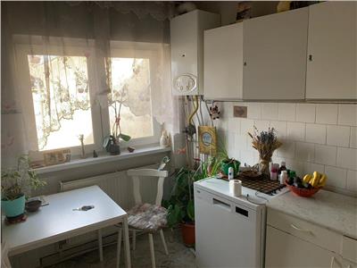 Apartament cu 2 camere, semidecomandat, parcare in curte, Pta M. Viteazu