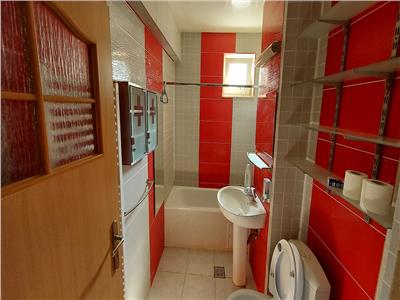 Ap 3 camere 85 mp cu parcare str Republicii, Central