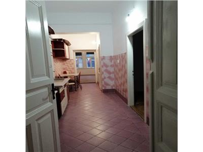Apartament 2 camere confort sporit pe strada Horea, zona Ambulanta