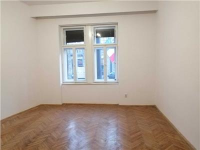 Apartament 2 camere confort sporit pe strada Horea, zona Ambulanta