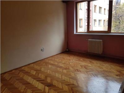 Apartament 2 camere cu parcare in zona Garii