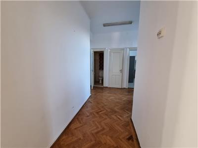 Birou 4 camere de 125 mp in Centru, Fac. de Drept UBB