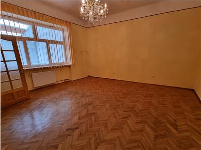 Casa 3 camere de 100 mp cu garaj si beci in Centru, NTT Data