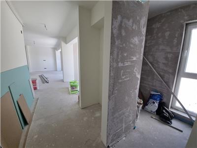 Apartament 4 camere cu terasa de 37 mp, zona Vivo