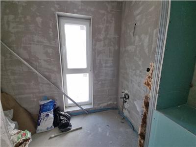 Apartament 4 camere cu terasa de 37 mp, zona Vivo