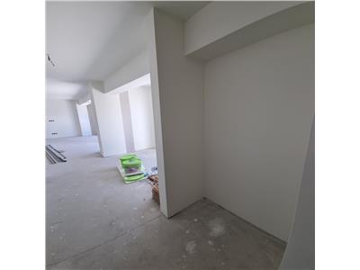 Apartament 4 camere cu terasa de 37 mp, zona Vivo