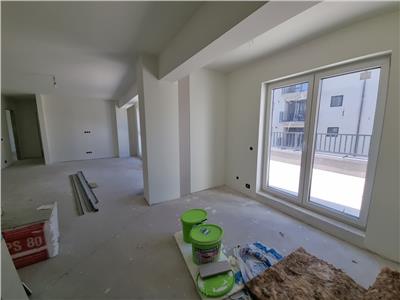 Apartament 4 camere cu terasa de 37 mp, zona Vivo