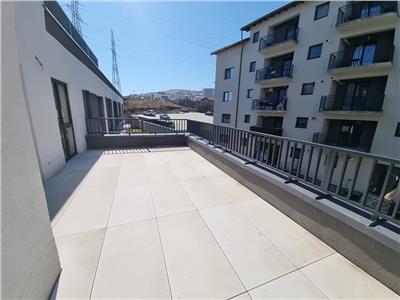 Apartament 4 camere cu terasa de 37 mp, zona Vivo