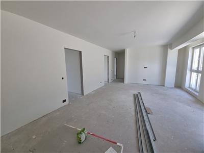 Apartament 4 camere cu terasa de 37 mp, zona Vivo