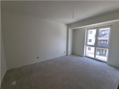 Apartament 4 camere cu terasa de 37 mp, zona Vivo