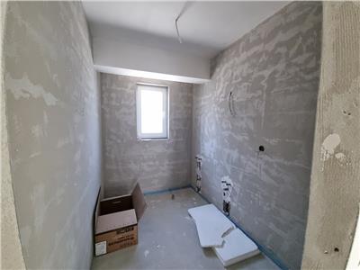 Apartament 4 camere cu terasa de 37 mp, zona Vivo