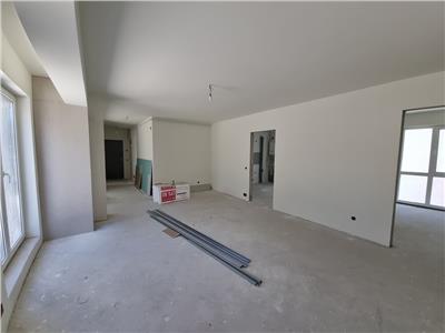 Apartament 4 camere cu terasa de 37 mp, zona Vivo