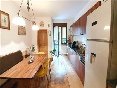 Apartament cu 4 camere, mansarda, garaj si parcare in A. Muresanu