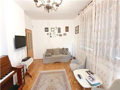 Apartament cu 4 camere, mansarda, garaj si parcare in A. Muresanu