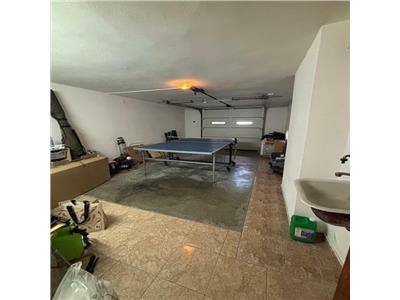 Apartament cu 4 camere, mansarda, garaj si parcare in A. Muresanu