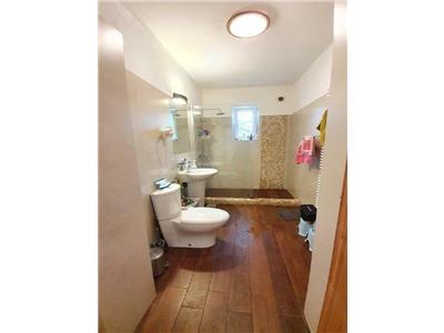 Apartament cu 4 camere, mansarda, garaj si parcare in A. Muresanu