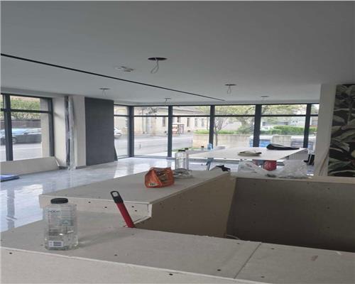 Spatiu comercial 124 mp, vitrina la strada s parcare