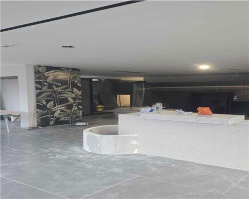 Spatiu comercial 124 mp, vitrina la strada s parcare