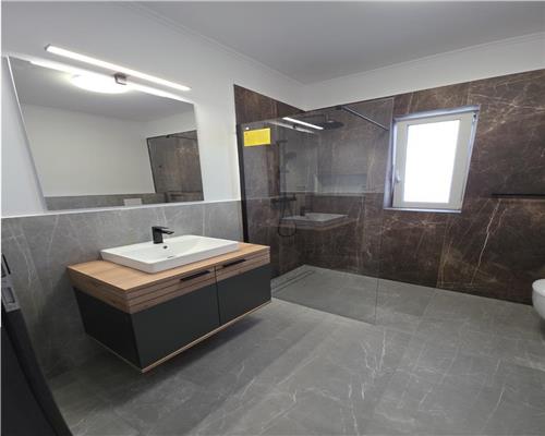 Apartament cu 3 camere lux zona La Terenuri
