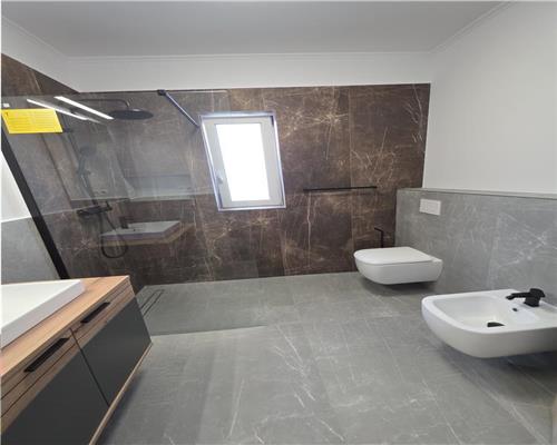 Apartament cu 3 camere lux zona La Terenuri