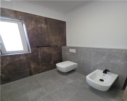 Apartament cu 3 camere lux zona La Terenuri