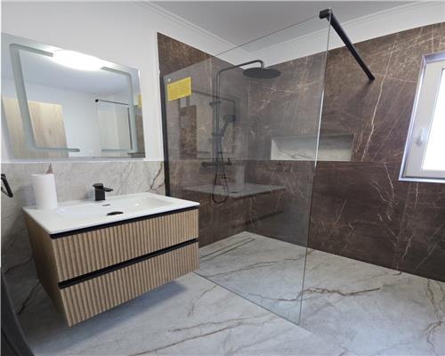 Apartament cu 3 camere lux zona La Terenuri
