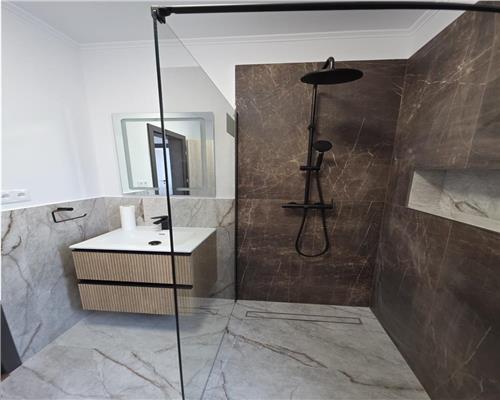 Apartament cu 3 camere lux zona La Terenuri